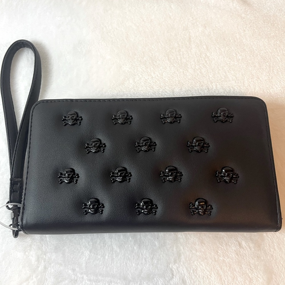 Betsey Johnson black wallet with scull accents, NWOT